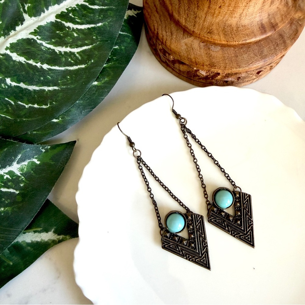 3/$22🩶 Blue Stone Triangle Geo Earrings PREOWNED Egyptian Revival Jewelry